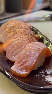 รับแซลมอนซูชิเซียร์สักชิ้นมั้ยคะ 😋☺️ | MB Sushi