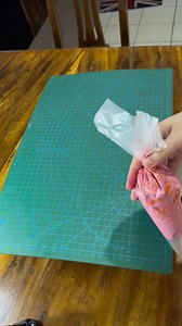 96K views · 3.2K reactions | Ito po ang sikreto ko kung paano ako mag sulat sa cake 狼 Basic Calligraphy tutorial na kayang kaya niyo talaga gawin! | Dainty Cakes by Pia | Facebook