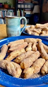 You can have your treats AND nutrition with my Whole Wheat Donuts! 🍩 I find the whole wheat dough doesn’t stand up to the twisting so I embrace the stick donuts. They’re tidier to eat anyhow and no one here complains that their donut was long, not round! And these whole wheat donuts come together quickly so you can make them on a whim😋 Of course, don’t forget I always let the dough rest. Why? Whole wheat flour needs time to soak up moisture and if you don’t give it that, you’ll end up adding m