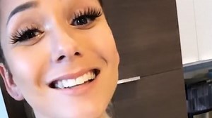 Love Is Blind: Barnett get Amber cake for paying off her student loan