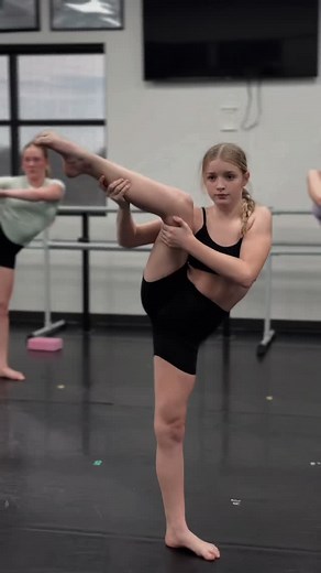 624 reactions · 14 shares | Love seeing our dancers work hard in lines & flexibility class! Keep up the good work and happy #WorkitWednesday  | Dance Unlimited (Boise, ID) | Facebook