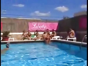 Sono usciti nudi e hanno cominciato a scopare