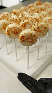 Cookie Butter Cake Pops 🍂 Chocolate: 'Sweet Shoppe Ultra White Melting Wafers' 'Eleven o' One Deluxe White' from Stover & Company 🍫✨ #cakepops #cookiebutter #cookiebuttercakepops #biscoffcookies #biscoff #fblifestyle | Jessica Sotelo