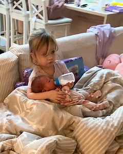 Big sisters making sure their siblings are well-fed!👶🏻👧🏻 | MetDaan Cakes