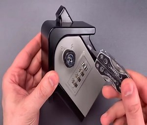 Opened In 2 Seconds With a Pocketknife HuanLang Key Lockbox #lockbox #lockpick #lockpicking #picklock #locks #lockpicker #fyp #padlock | Picking Locks