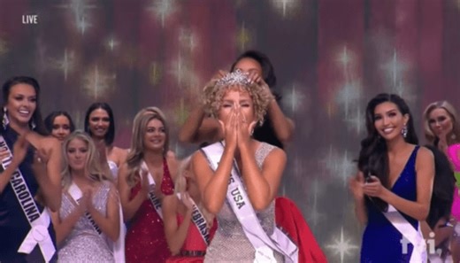 Curly Cutie Gets Crowned! Reporter Bae Miss Kentucky Elle Smith Crowned Miss USA 2021