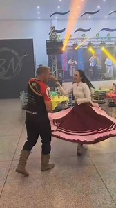 Adoro dançar faz bem para alma #vaiprofy #foryouシ #bandasdosul #gaucho #paiefilha #bailegaucho | Estampa do rio grande
