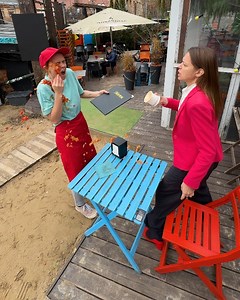 Customer Loses Temper, Throws Soup at Restaurant Waitress | Handy Panda