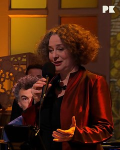 7.2K views · 188 reactions | Zangeres Shura Lipovsky heeft haar hele leven gewijd aan het Jiddische Lied. Ze zingt traditionele liederen, maar schrijft ook eigen werk. Zondag zong ze een prachtig nieuw lied! | Podium Klassiek | Facebook