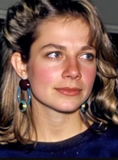 Tout le monde voulait sortir avec elle dans les années 1980, essayez de ne pas pleurer quand vous la voyez aujourd'hui : Voir les commentaires 👇🏻😲 | Les Meilleures Caméras Cachées