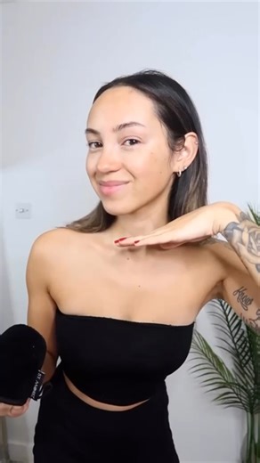 Last min plans? Forgot to tan?🫣 Our express 1 Hour Fast Tan formulas are here to get you glowing in record time!⚡️@jasmincattreya achieves a deep bronzed look in just 3 hours with our Professional 1 Hour Fast Tan Mousse ✨ #stmoriz #readytoglow #selftan #faketan #faketanroutine #expresstan #bronzed #glow | St. Moriz