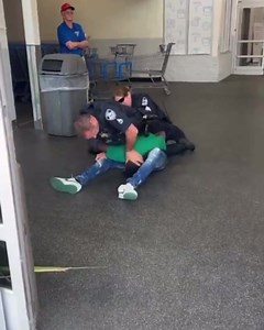 South Carolina police have released a gruesome bodycam footage of two officers Dante Ghi and Katherine Kirkland brutally arresting a 13-year-old Black boy as he was selling flowers outside a Walmart. 😡 | Moor Info