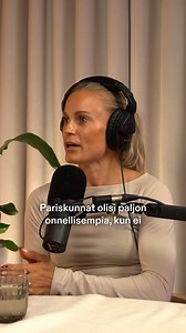 Ootko koskaan miettinyt, että mikä on sun love language? ❤️‍🔥 Tätä pohti Lotta Harala ja Maria Huntington Timeout-podin uuden kauden avausjaksossa! Parisuhteet syynissä 🙏 Uutena kuuntelijana nappaat nyt maksuttoman kokeilun bion linkistä! #podcast #podimosuomi #timeout #parisuhde #rakkaus | Podimo