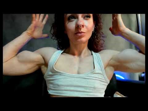 She's RIPPED! Insane Female Bodybuilder Bicep Flexing