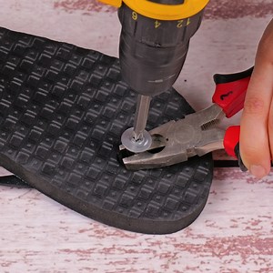 Fix your flip-flops easily 🔧 | Rush Brush