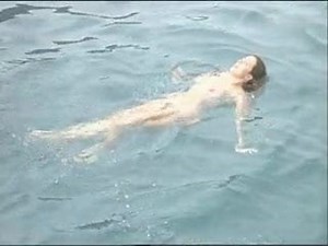 GIOVANE SABRINA FERILLI NUDA IN UN FILM ITALIANO.