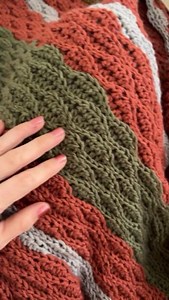 Warm colors and texture make a statement in the Modern Retro Throw Crochet Kit. 🔗 https://ow.ly/6Tm150QBWwT 📽️ life-and-yarn (IG) . #crochet #crochetallday #crochetblanket #handmadeblanket | Lion Brand Yarn