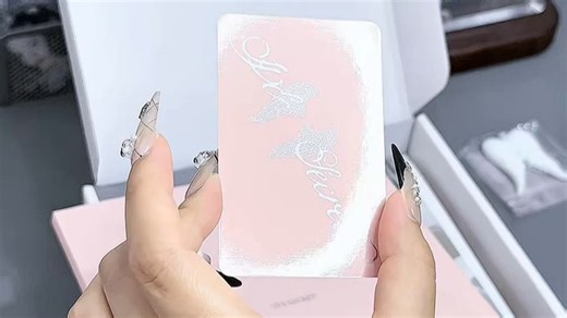 Sony SRS-XB12便携蓝牙音箱，音质清澈不飘，户外野餐、露营必备，IP67防水防尘，续航长达12小时，告别电量焦虑，生活音乐无处不在。