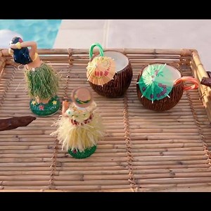 Ever wonder how 🎅🏻 unwinds the day after Christmas? Unwrap the #CozyLittleChristmasMusicVideo now to find out! 🎁 http://katy.to/CozyLilXmasVid 🤗 | Katy Perry