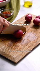 7.3K views · 249 reactions | Any seafood lovers in the house? 呂咽戀 #maritimeseafood #chowder #seafood #clamchowder #soup #soupseason | Flavour Network | Facebook