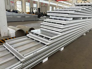 [Hot Item] Fireproof Polyurethane Insulation Roof/Wall Board EPS/XPS/PUR/PIR Color Steel Sandwich Panel