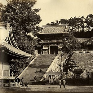 Испанец Хоаким Кампа восстановил и разукрасил видеокадры конца 1940-годов, снятые на улицах Токио. Кампа использует нейросети, чтобы увеличить частоту кадров и избавить видео от шума. Благодаря искусственному интеллекту теперь можно детально рассмотреть, как жила столица Японии после Второй мировой войны. 📽 twitter: @JoaquimCampa | TechInsider Russia