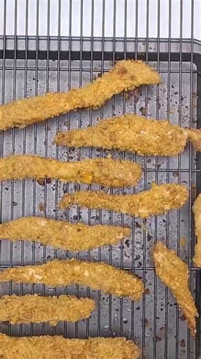 This Captain Crunch chicken is the BEST crispy chicken ever! Homemade breaded chicken tenders are cooked in the oven or air fryer making an ultra-crunchy and flavorful chicken recipe. #recipes #captaincrunch #chickentenders #chickenrecipes #easyrecipe #recipeoftheday #fbreelsvideo #instagramreel #sogood #yummyfood | Kitchen Divas | Facebook