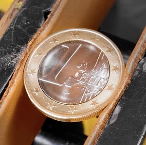 796K views · 1.9K reactions | Master made a gorgeous turquoise ring out of a coin! | 5-Minute Crafts Play | Facebook