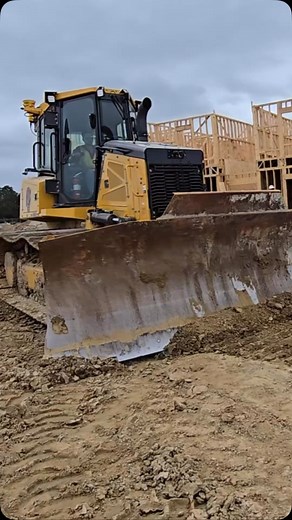 Pushin that dirt 🤙🏼 #commercialconstruction #buildinglouisiana #louisiana #commercialconstructioncompany #louisianaconstruction #heavycivilconstruction #concreteconstruction #construction #concreteconstruction #catapillar | Precision Construction