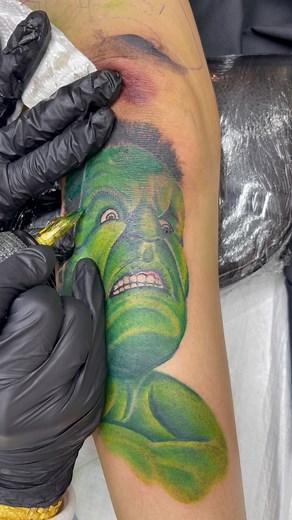 (1) Iron man and the hulk 🔥ลายสักตามใจซ้อปู สักเพื่อปกปิดรอยแผลเป็นที่ขา ทนเก่งมากครับ ขานี้ใช้เวลาทำไปทั้งหมด 6 ชั่วโมงรวมเวลาพักครับ สาดสีใส่จุกๆเลยครับ ถูกใจซ้อ 😁ขอบคุณซ้อปูจันทบุรีมากครับ ❤️ #ช่างเก๊า #ช่างเก๊าจันทบุรี #kaotattoo #tattoo #tattoos #ภาพเหมือน #realistics #realisticstattoo #ironman #ironmantattoo #ไอรอนแมน #เดอะฮัค #thehulk #thehulktattoo #ลายสัก #สักลาย #รอยสัก #รอยสักไอรอนแมน #ลายสักไอรอนแมน #marvel #สักภาพเหมือน #ร้านสักจันทบุรี #chabthaburitattoo #tattoothailand #tattooch