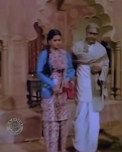 30K views · 125 reactions | Have a look at this emotional father-daughter scene from the movie 'Sawan Ko Aane Do'. #ReliveRajshri | Rajshri | Facebook