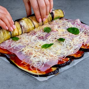 Homemade Kinder Pingui cake, without preservatives! Ingredients: eggs - 4 pieces salt - 5 g (0.18 oz) sugar - 200 g (7 oz) oil - 50 ml (⅕ cup) sugar - 20 g (0.7 oz) cocoa - 40 g (1.4 oz) flour - 190 g (6.7 oz) baking powder - 6 g (0.21 oz) IN THE OVEN 160 °C (320 °F) / 20 minutes Tray size 24 X 24 cm (9.45 x 9.45 in) eggs - 2 pieces sugar - 200 g (7 oz) vanilla flavored pudding powder- 80 g (2.82 oz) milk - 1 l (34 fl oz) TO COLD 40 minutes butter - 200 g (7 oz) powdered sugar - 100 g (3.5 oz) w