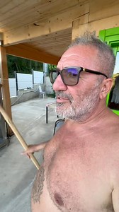 178K views · 1.3K reactions | Ii facea program la telefon ce si cum sa faca 路‍♂️ Cred ca iese scandal cat de curind in casa ☝️#căsuțamondială #negruța #rivecaffe #spalatoriautoplopilor #piticadinciurila #CasaSoarelui #TheTicket #ciurila #nelsonmondialu #oconașa | Nelson Mondialu' Fenomen | Facebook