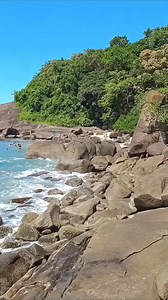 28 reactions | E você conhece a praia das conchas ? Sabia que existe uma trilha do lado esquerdo da Praia Félix que leva você até lá? Veja o vídeo e compartilhe! | Apaixonados por Ubatuba. | Facebook