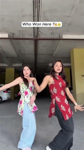 Halkat Jawani 🔥💃 | 2 Beautiful Girls Dance | Bold Party Dance Viral Reel
