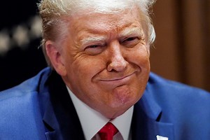 Trump says he will wear mask on hospital visit