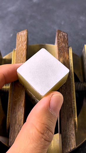 ASMR Seal Carving: Straight Line Challenge