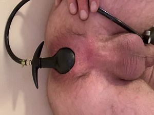 Inflatable butt plug