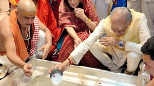 65K views · 2K reactions | Our spiritual journey in India took us from the sacred banks of the Ganges in Varanasi, to offering prayers at the revered Kashi Vishwanath Mandir and culminating with a visit to the Ram Mandir in Ayodhya. This pilgrimage reflects the profound cultural and spiritual ties that continue to unite Mauritius and India.   ️ | Dr. Navin Ramgoolam, Prime Minister of Mauritius | Facebook