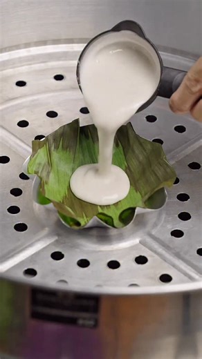 Jeff Gonzales | foodietarsiidae on Instagram: "3 flavors. 1 classic Filipino favorite. Puto Bigas made smoother, softer, and perfectly moist using the Tanzhong method — Classic, Ube, and Combo swirl in one batch. No yeast needed. ✨ Ingredients ✨ Tanzhong: • 2 tbsp rice flour • ½ cup water Base Batter: • 3 cups rice flour • 1 cup white sugar • 1 -2 tbsp baking powder • 2 cups coconut cream (unang piga) • Pinch of salt Flavor Add-ons: • Classic — ½ tsp vanilla extract • Ube — 2 tbsp ube powder or 