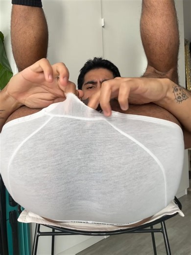RT @latiiinboy: who’s hungry for hairy latino ass? 🤭😜
