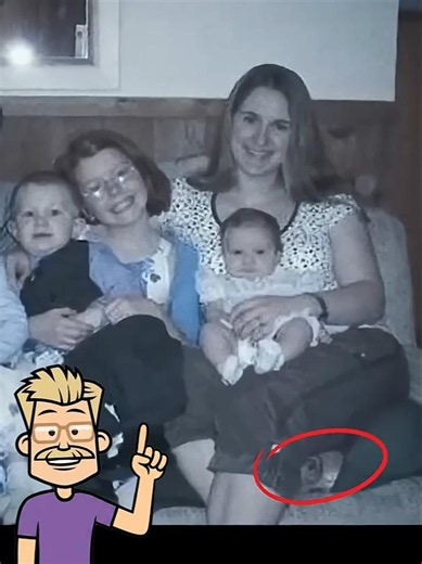 Scariest thing hidden in normal photo 😱