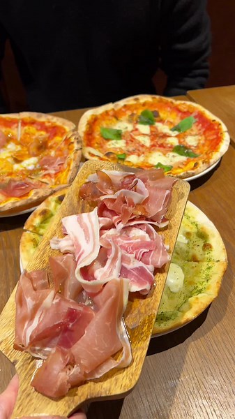 おしゃれなイタリアンで味わう本格ピザ