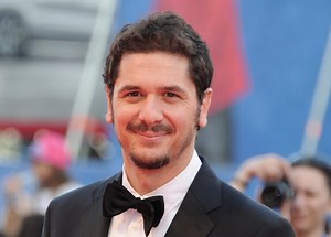 I 40 anni di Gabriele Mainetti, attore e regista di “Lo chiamavano Jeeg Robot”