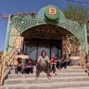 For 24 years, Geoff has been teaching and demonstrating permaculture in Jordan, with his passion for spreading this knowledge showing no signs of slowing down. Starting from the 5th of November, he will teach a Permaculture Design Certificate Course followed by a 2-week Permaculture Internship at the beautiful Greening The Desert Project, Jordan, located in the Dead Sea Valley. To join him visit https://www.greeningthedesertproject.org/permaculture-courses/ for all the details. #permaculture #di