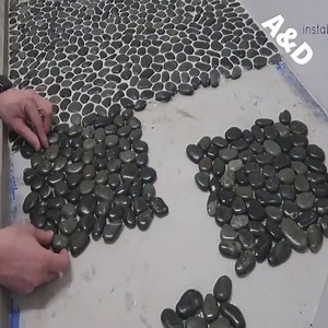 Laying sea pebbles in the shower. Layout, gluing, epoxy grout. | I'am here