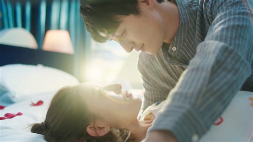 1.5K views · 16 reactions | The CEO deliberately booked only a king-size bed room, and Cinderella shyly consummated her marriage with him! 霸总故意只开一间大床房，灰姑娘害羞的和他圆房啦！ 剧名（Drama Name）：浅情人不知 Love Is Deep #drama #cdrama #Asiandrama #浅情人不知 #LoveIsDeep | 连续剧连连看 Keep Watching Drama | Facebook