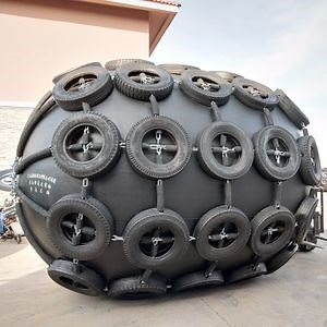 [Hot Item] Pneumatic/Inflatable/Yokohama Fender From China Marine Defenses for Boats