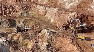 Two Liebherr 984 Excavators Loading Caterpillar 777 Dumpers - Mining Works. #excavator #operator #truck #heavyequipment #construction #dumptrucks #dangerous #climbing #eathmoving #heavymachinery #digger #mining #viralreels #fbreels #trandingreels #reelfb #foryoupage #foryou #usareels #reels #challenge | Heavy Duty | Facebook