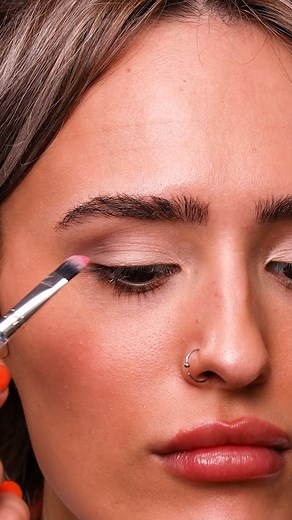 15K views · 91 reactions | A hack to make eye makeup easier! #beauty #viralreels #beautytips | Makeup Gallery | Facebook